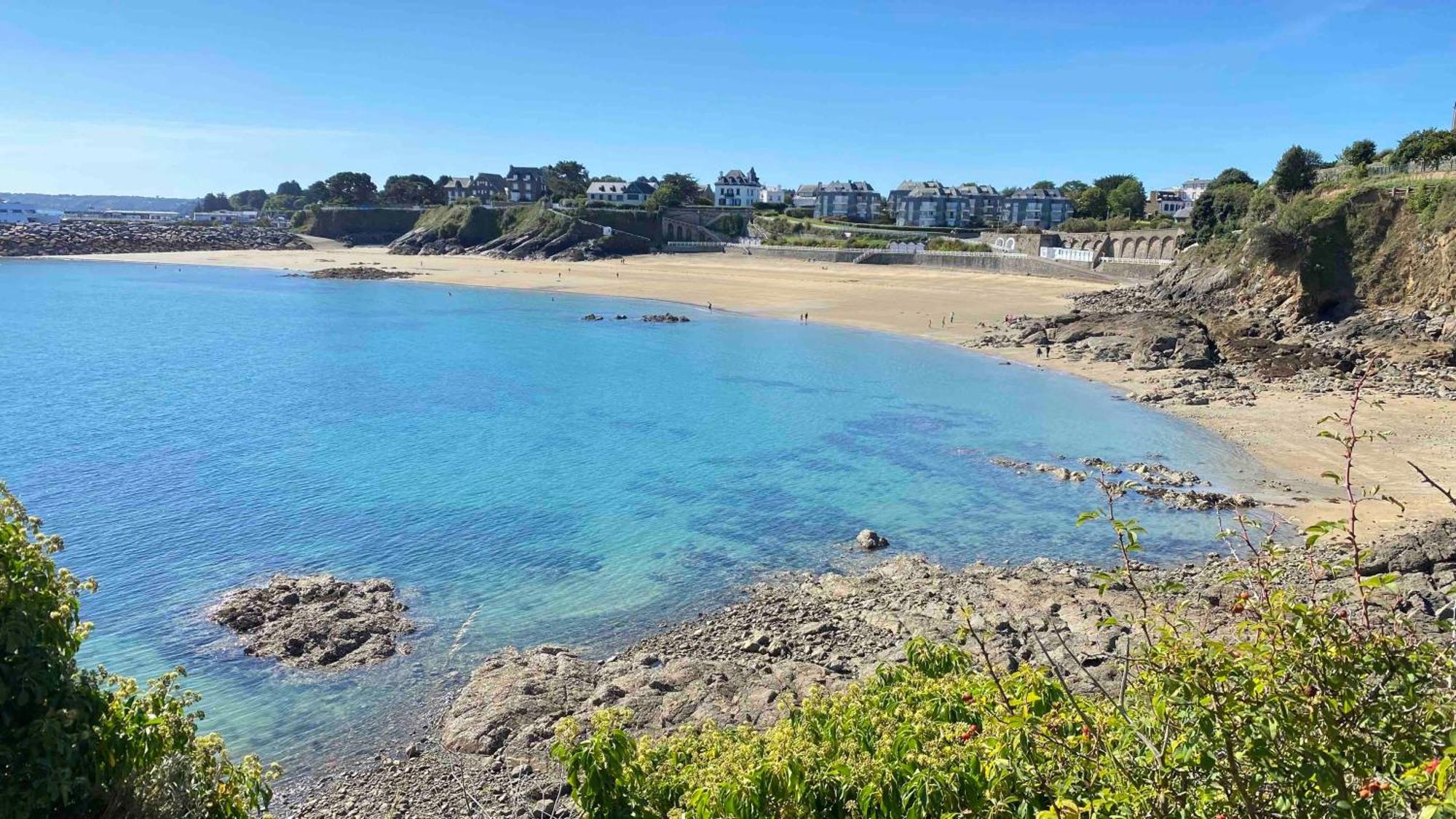 Residence Des 3 Iles, En Plein Centre-Ville, A 5 Min Des Plages, 3 Appartements Neufs Étables Buitenkant foto
